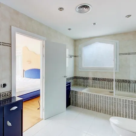 Villa Saragossa - Barneda Premium Villas 度假居 *